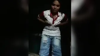 Desi village gal makes amateur striptease XXX video for boyfriend