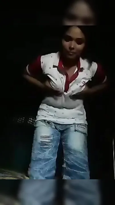 Desi village gal makes amateur striptease XXX video for boyfriend