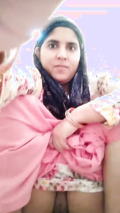 Kinky Desi chick pees in front of the camera for fetish XXX lovers