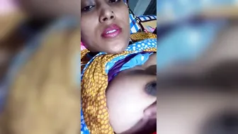 Pretty Desi MILF poses for the camera and teases with big XXX tits