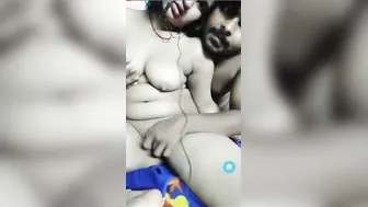 Topless Desi wife and her kinky hubby show their XXX session online