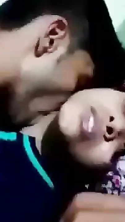 Dude sticks cock into XXX snatch of his Desi girlfriend for the cam