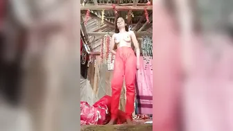 Cute Desi girl strips to show her beautiful XXX body for MMS video