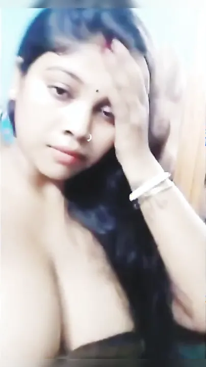 Beautiful Desi wifey teases with her big breasts posing for XXX cam