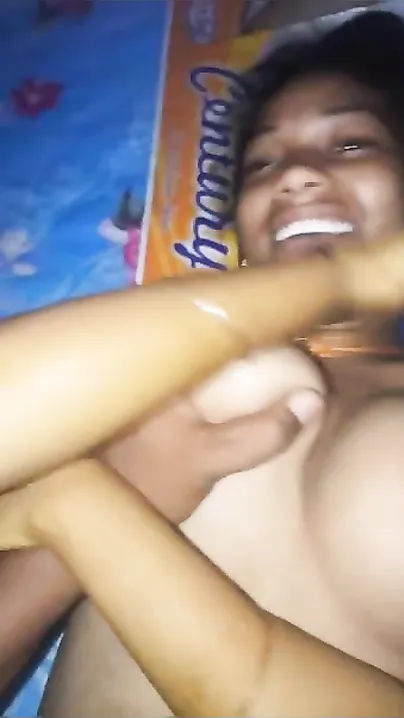 Boyfriend enjoys fingering and pounding XXX pussy of dusky Desi chick