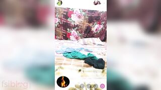 Private XXX show of Desi whore revealing her big tits and pussy