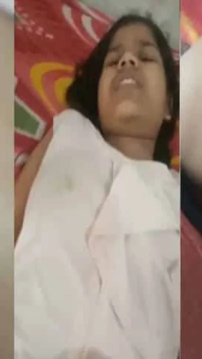 Dude records MMS vid of him drilling Desi chick's cunt with XXX cock