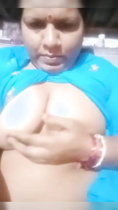 Mature Desi whore reveals her big natural tits for selfie XXX video