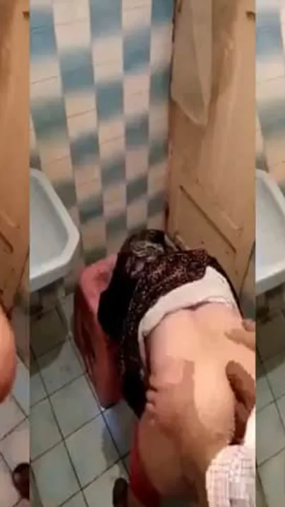 Mature auntie in hijab hikes up dress to have Desi XXX cunt drilled