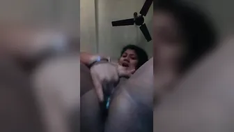 Chesty Desi model can't help squirting on cam during her XXX solo