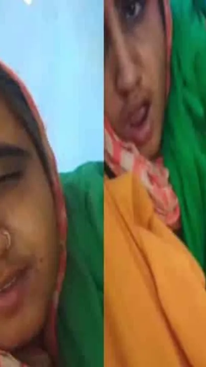 Desi village slut fingers her XXX twat and cums for amateur MMS vid