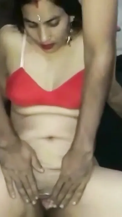 Kinky dude sticks an apple into wet XXX vagina of his Desi wife