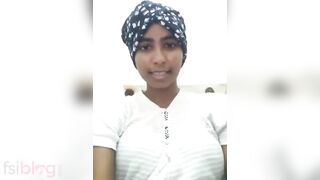 Young gal demonstrates the way she likes fingering her Desi XXX cunt