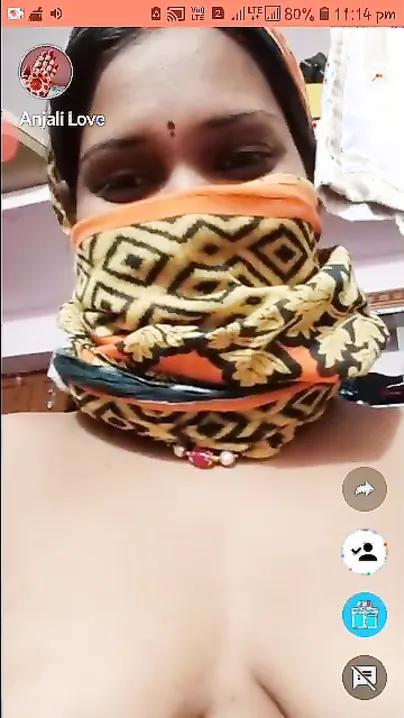 Sexy long-haired Desi mature displaying her nude XXX curves on cam