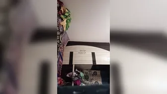 Desi pussy gets penetrated with hubby's dick in amateur XXX video