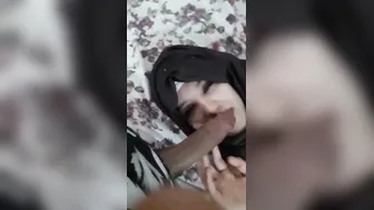 Desi beauty in hijab blows lover's XXX boner and gets pussy fingered