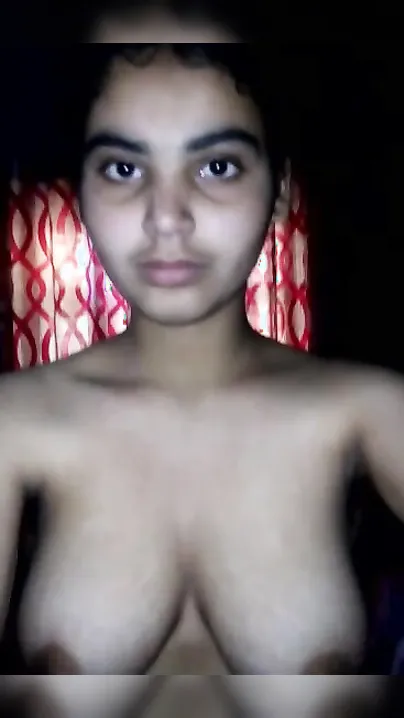 Selfie MMS clip of Desi wench posing with her big boobs showing
