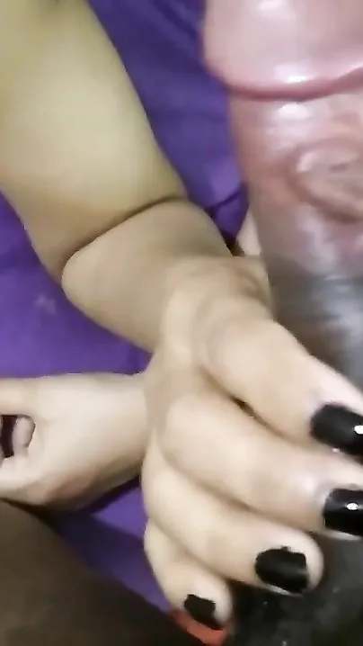 Desi hot XXX girl gives blowjob to her cocky boyfriend MMS