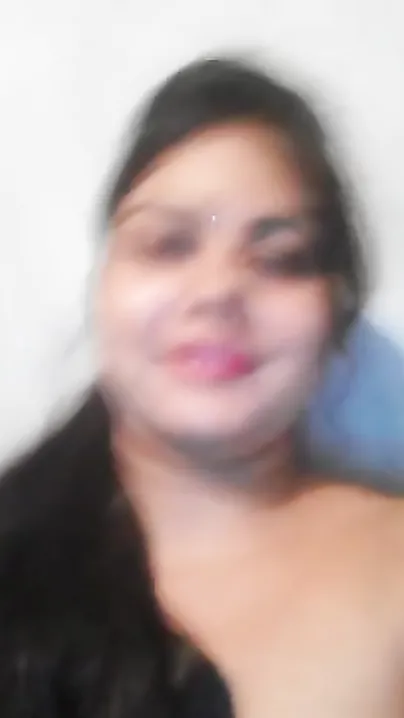 Cute Indian XXX girl fingering her shaved pussy on camera