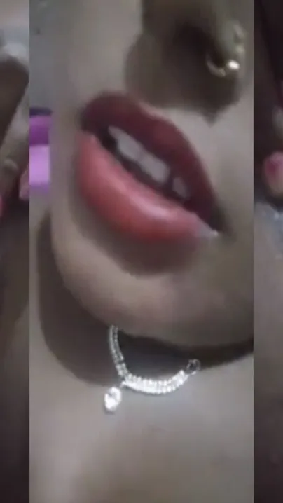 Busty Desi aunty plays with her wet chubby pussy on XXX cam