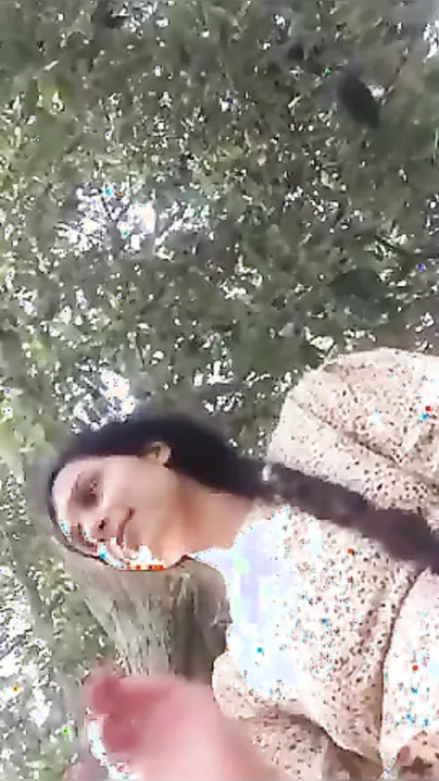 Young Desi babe reveals her sexy shaved pussy on XXX cam