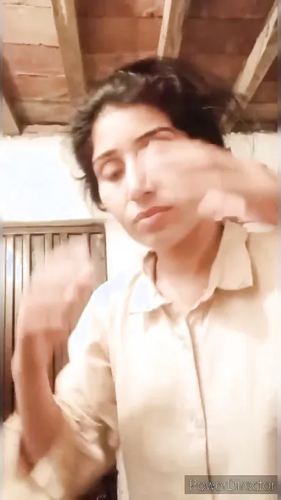 Busty Indian XXX aunty shows her beautiful boobs on cam