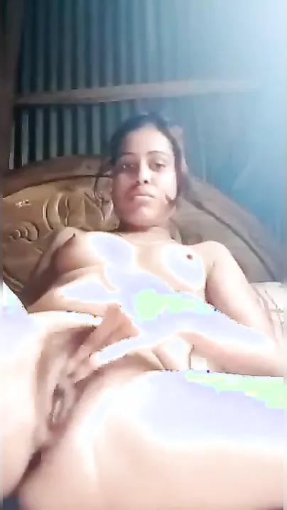 Unsatisfied village Desi babe fingering her sweet pussy on XXX cam
