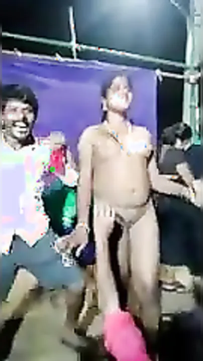 Crazy Indian XXX aunty dancing absolutely nude in public