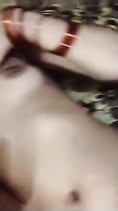 Unsatisfied Indian XXX wife takes hot nude selfie video