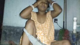 Indian XXX babe gives a good blowjob before getting her pussy fucked MMS