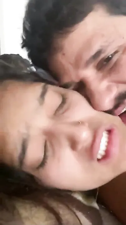 Horny Indian XXX girl asking her lover to fuck her pussy hard MMS