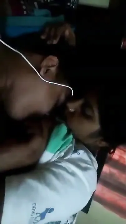 Sweet Desi girl feeding her XXX juicy boobs to her colleague MMS