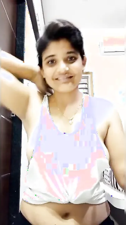 Lovely Indian XXX girl showing her amazing boobs MMS video