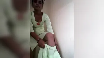 Real horny Desi wife playing with her XXX pussy on cam