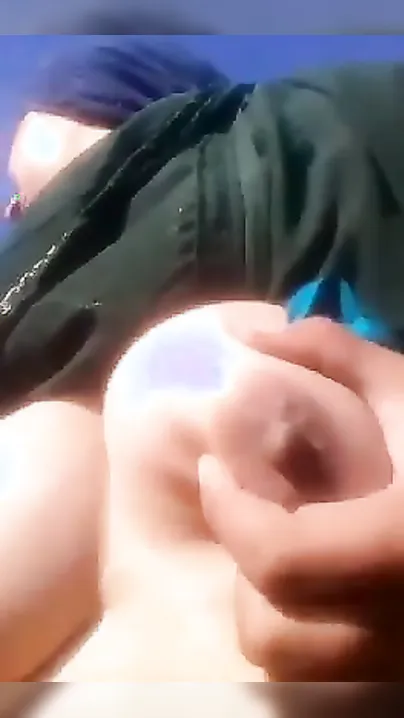 Big-boobed Desi village wife showing her big boobs XXX outdoors