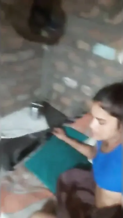 Desi XXX woman gets her wet pussy fucked by her young neighbour MMS