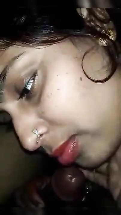 Indian XXX whore gives a nice blowjob to her friend MMS video