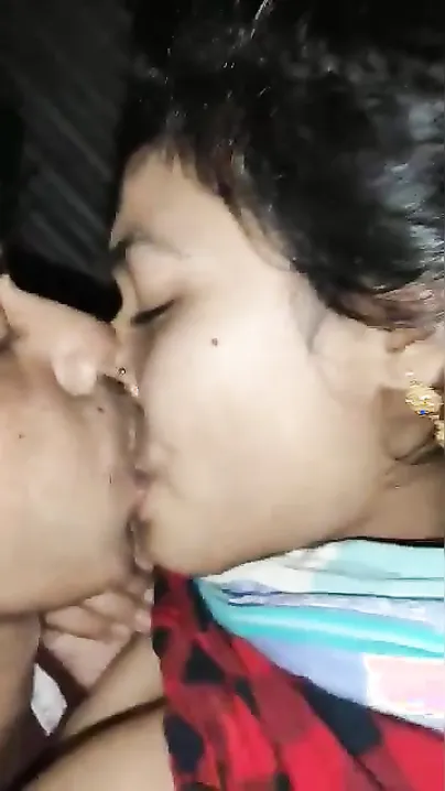 Village desi XXX babe gets her boobs licked by house owner’s son