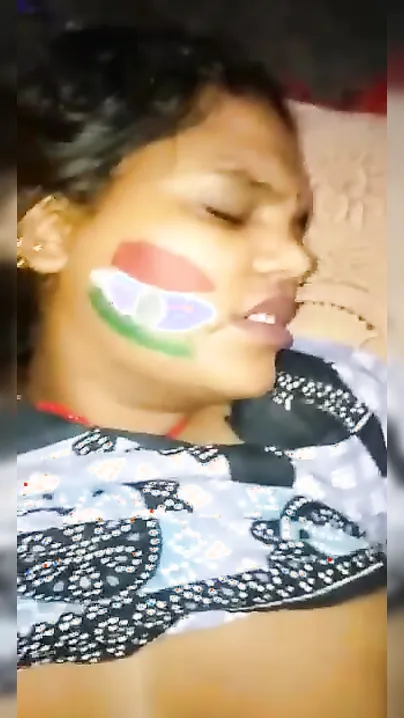 Indian horny XXX chick gets load of cum on her belly MMS