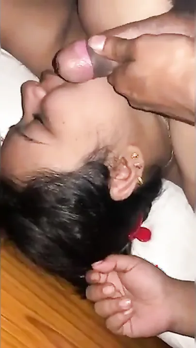 Big-boobed desi XXX girl sucking dick of her colleague MMS