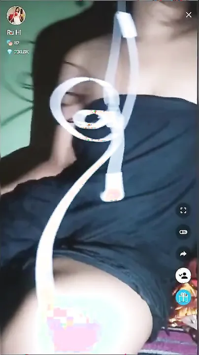 Amazing desi XXX whore shows her beautiful tits and pussy in live cam