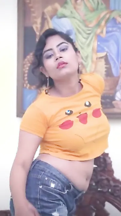 Beautiful Desi coed masturbates pussy with fingers on in solo XXX show