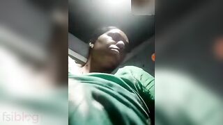 Horny man calls Desi hooker to see her XXX body parts and leak MMS