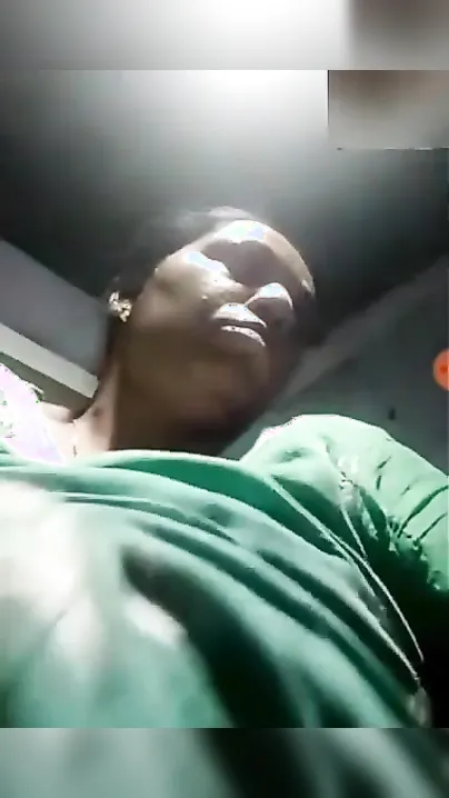 Horny man calls Desi hooker to see her XXX body parts and leak MMS