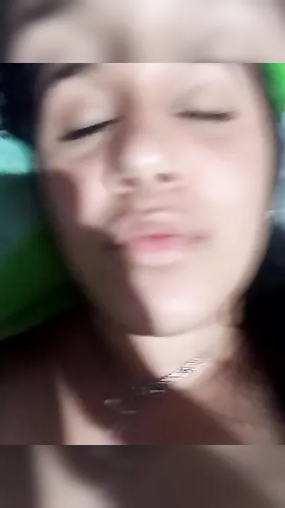 XXX Desi housewife shows beautiful topless body in homemade MMS video