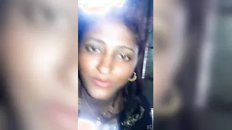 Village Desi XXX girl shows off pussy and gives sexual pleasure on cam