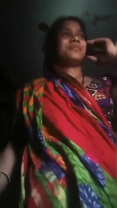 Sexy Desi amateur XXX actress flaunts her tits and pussy on camera