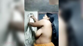 Fat XXX wife's MMS video where Desi MILF undresses and flaunts tits