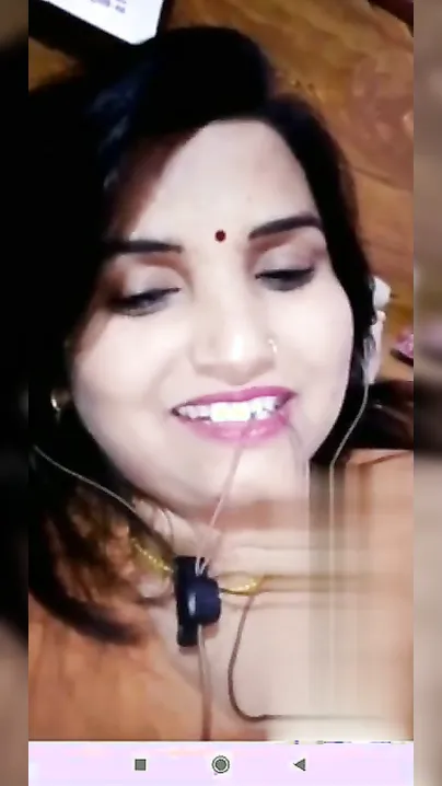 Desi XXX girl shows off juicy boobs during video call that is MMS
