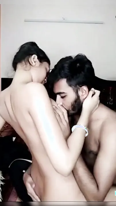 Hot XXX couple makes MMS video of foreplay before sex in Desi style